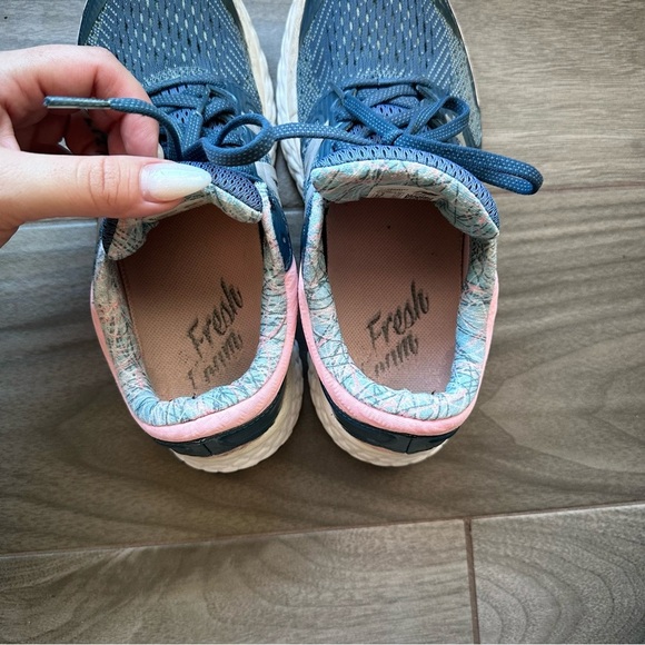 New Balance Women's Blue and Pink Running Shoes - Picture 10 of 11